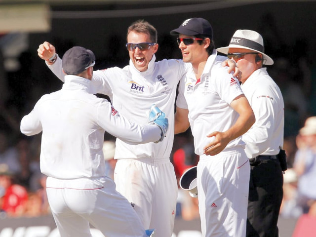 england off spinner swann claimed an impressive five for to put his side in a strong position to inflict an embarrassing defeat on australia photo afp england off spinner swann claimed an impressive five for to put his side in a strong position to inflict an embarrassing defeat on australia photo afp