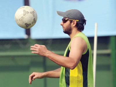 mixed reaction to afridi s return