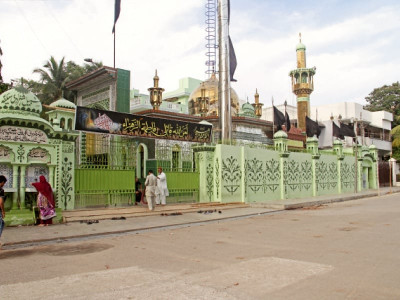 right to the city inside karachi with six local artists as guides