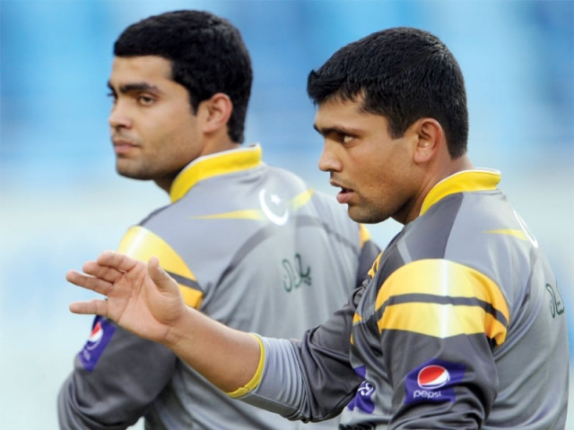 kamran akmal wants younger brother umar to focus on his batting and make it a priority over wicket keeping photo afp