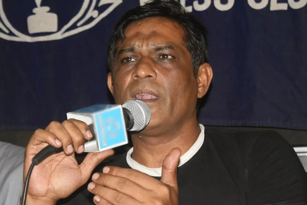 we re aiming to go with a spin dominated bowling attack against hbl says pqa official rashid latif photo irfan ali express we re aiming to go with a spin dominated bowling attack against hbl says pqa official rashid latif photo irfan ali express