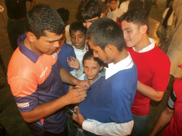 children of sirat ul jannah orphanage and salt lake school take autographs from cricketer kamran akmal left and teach us consul general micheal dodman how to play cricket right at the sports diplomacy iftar hosted by the us consulate on tuesday photo athar khan express children of sirat ul jannah orphanage and salt lake school take autographs from cricketer kamran akmal left and teach us consul general micheal dodman how to play cricket right at the sports diplomacy iftar hosted by the us consulate on tuesday photo athar khan express