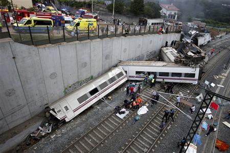 rescue workers pull victims from a train crash near santiago de compostela northwestern spain july 24 2013 photo reuters