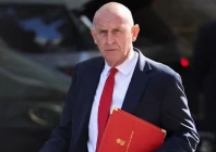 uk defence minister quits with stinging rebuke of pm starmer