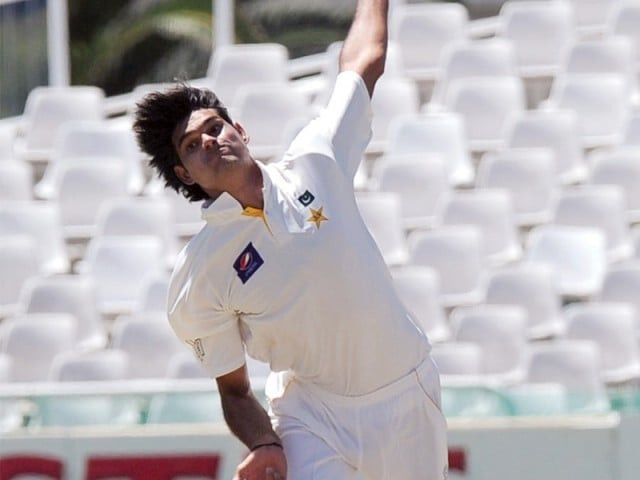 paceman mohammad irfan will be featuring for omer cc alongside mohammad sami photo afp