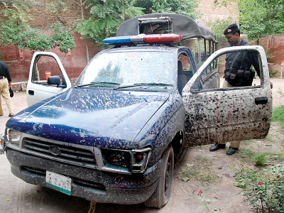 planned attack four policemen injured in roadside blast