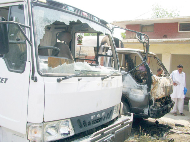 power cuts lasting over 20 hours provoked bannu residents into attacking a pesco office photo online
