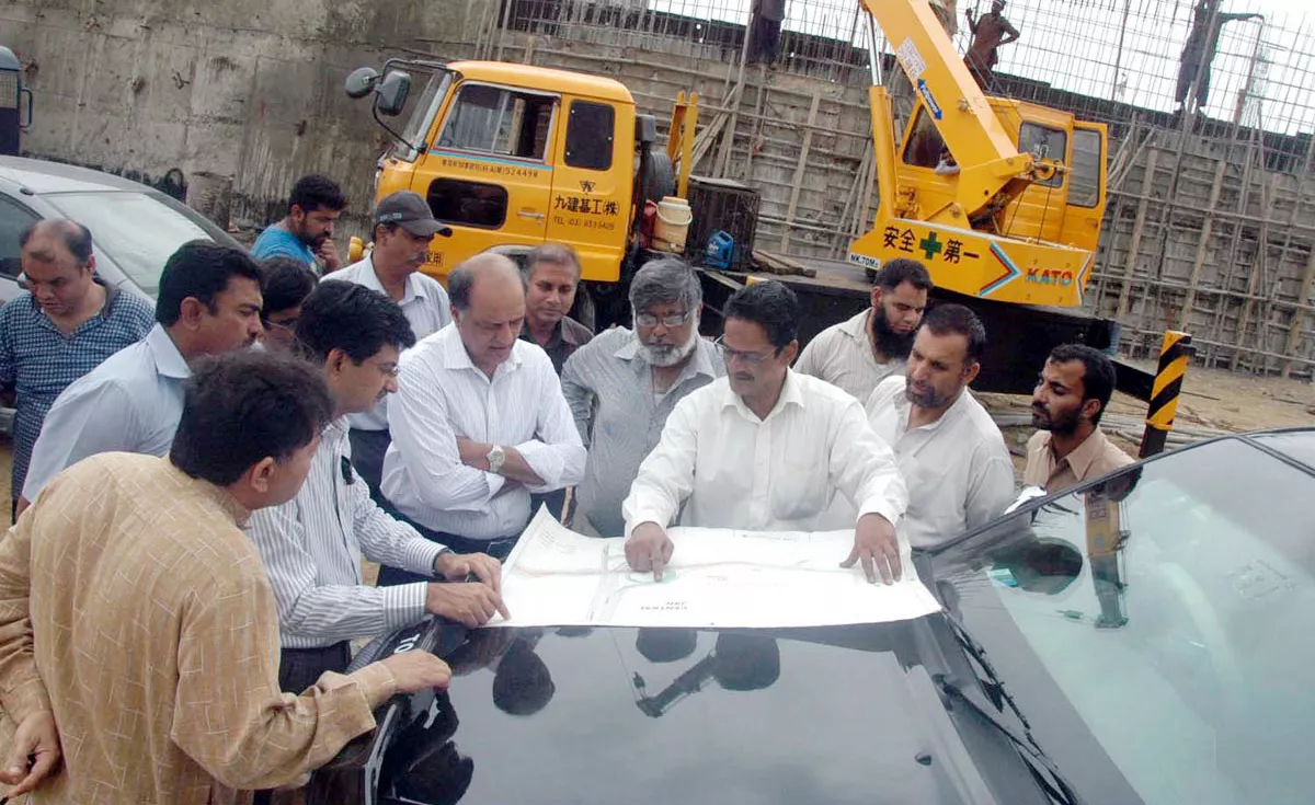 syed hashim raza reviewing construction work underway on the jail chowrangi flyover photo nni syed hashim raza reviewing construction work underway on the jail chowrangi flyover photo nni