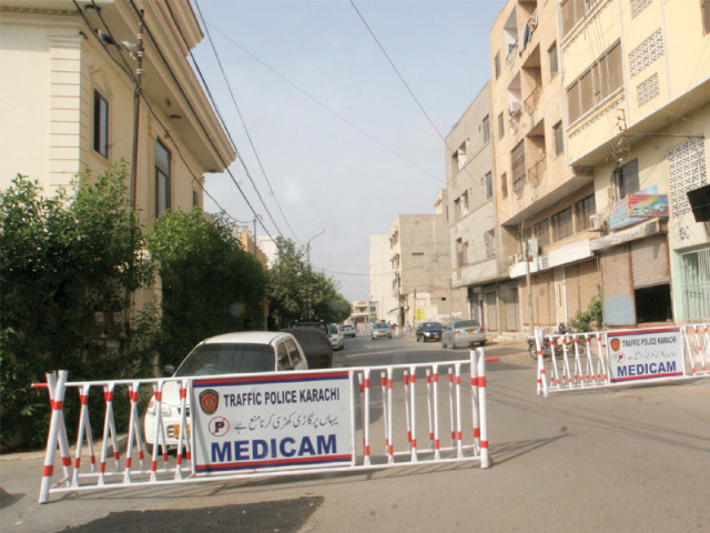 around 30 police officers and commandoes guard mamnoon hussain s house all the time though the street is still open for traffic commuters have to zigzag through two barriers and pass through the eagle eyes of officers photo athar khan express around 30 police officers and commandoes guard mamnoon hussain s house all the time though the street is still open for traffic commuters have to zigzag through two barriers and pass through the eagle eyes of officers photo athar khan express