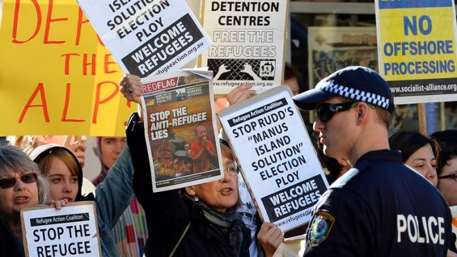 people protest against the australian government 039 s new policy of resettling refugees in papua new guinea in sydney on july 22 2013 photo afp