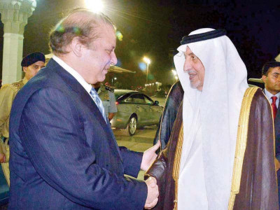 private visit pm receives warm welcome in jeddah