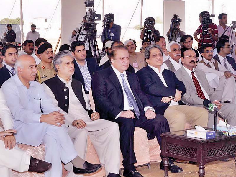 prime minister nawaz sharif receives a briefing on the pakistan power park at gadani alongside finance minister ishaq dar and the chief ministers of sindh and balochistan photo nni
