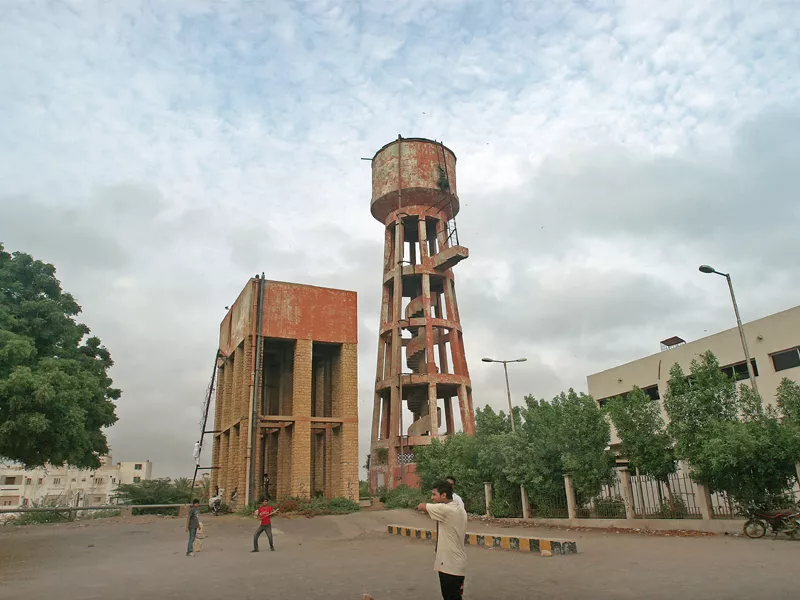 officials accuse the jpmc of diverting water from its tank to laundries working on a commercial basis photo athar khan express officials accuse the jpmc of diverting water from its tank to laundries working on a commercial basis photo athar khan express