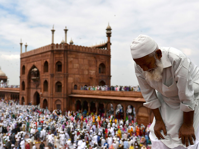indian muslims offer jummat ul vida the last congregational friday prayers in the holy month of ramadan at jama masjid in new delhi photo afp
