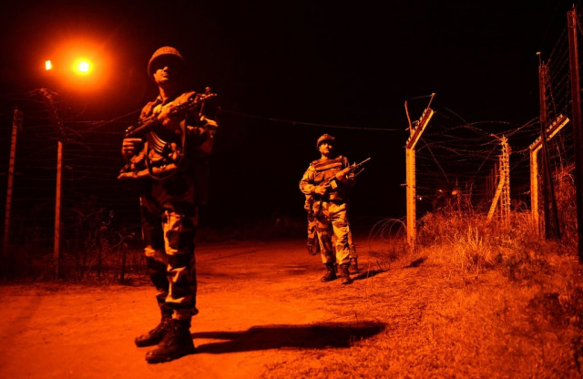 indian border security force bsf soldiers patrol along the border fence at an outpost along the india pakistan border in abdulian 38 kms southwest of jammu on january 17 2013 photo afp indian border security force bsf soldiers patrol along the border fence at an outpost along the india pakistan border in abdulian 38 kms southwest of jammu on january 17 2013 photo afp