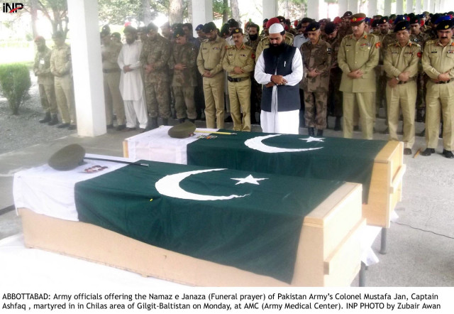army officials offering the funeral prayers of pakistan army 039 colonel mustafa and captain ashfaq photo inp army officials offering the funeral prayers of pakistan army 039 colonel mustafa and captain ashfaq photo inp