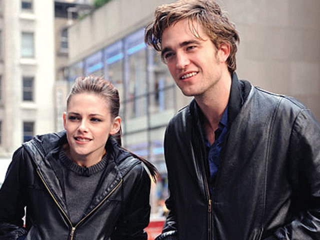 27 year old pattinson who is said to be dating model actor riley keough was reportedly seen driving away from stewart s house earlier this week 27 year old pattinson who is said to be dating model actor riley keough was reportedly seen driving away from stewart s house earlier this week