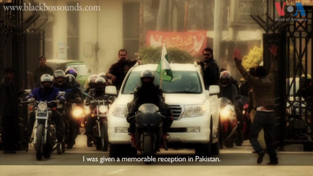 moin khan sees a warm welcome when he arrives in lahore on december 31 2011 photo screengrab moin khan sees a warm welcome when he arrives in lahore on december 31 2011 photo screengrab