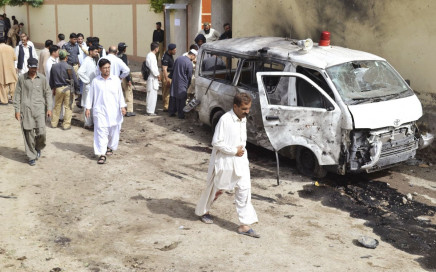 security officials gather at the site of a suicide bomb attack in quetta august 8 2013 photo reuters