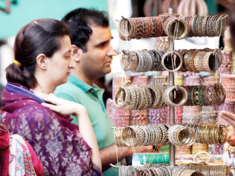 small entrepreneurs and rickshaw drivers prepped for big night photo shafiq malik express