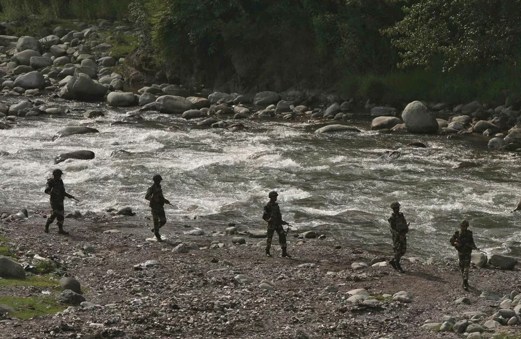 indian border security force bsf soldiers patrol next to a stream near the line of control loc a ceasefire line dividing kashmir between india and pakistan at sabjiyan sector of poonch district august 8 2013 photo reuters indian border security force bsf soldiers patrol next to a stream near the line of control loc a ceasefire line dividing kashmir between india and pakistan at sabjiyan sector of poonch district august 8 2013 photo reuters