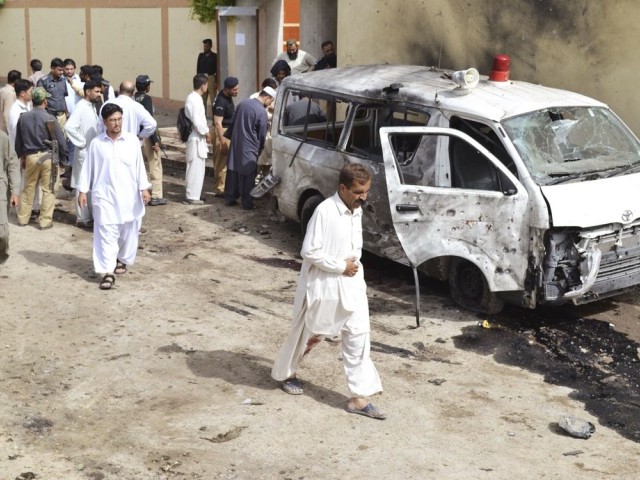 security officials gather at the site of a suicide bomb attack in quetta august 8 2013 photo reuters