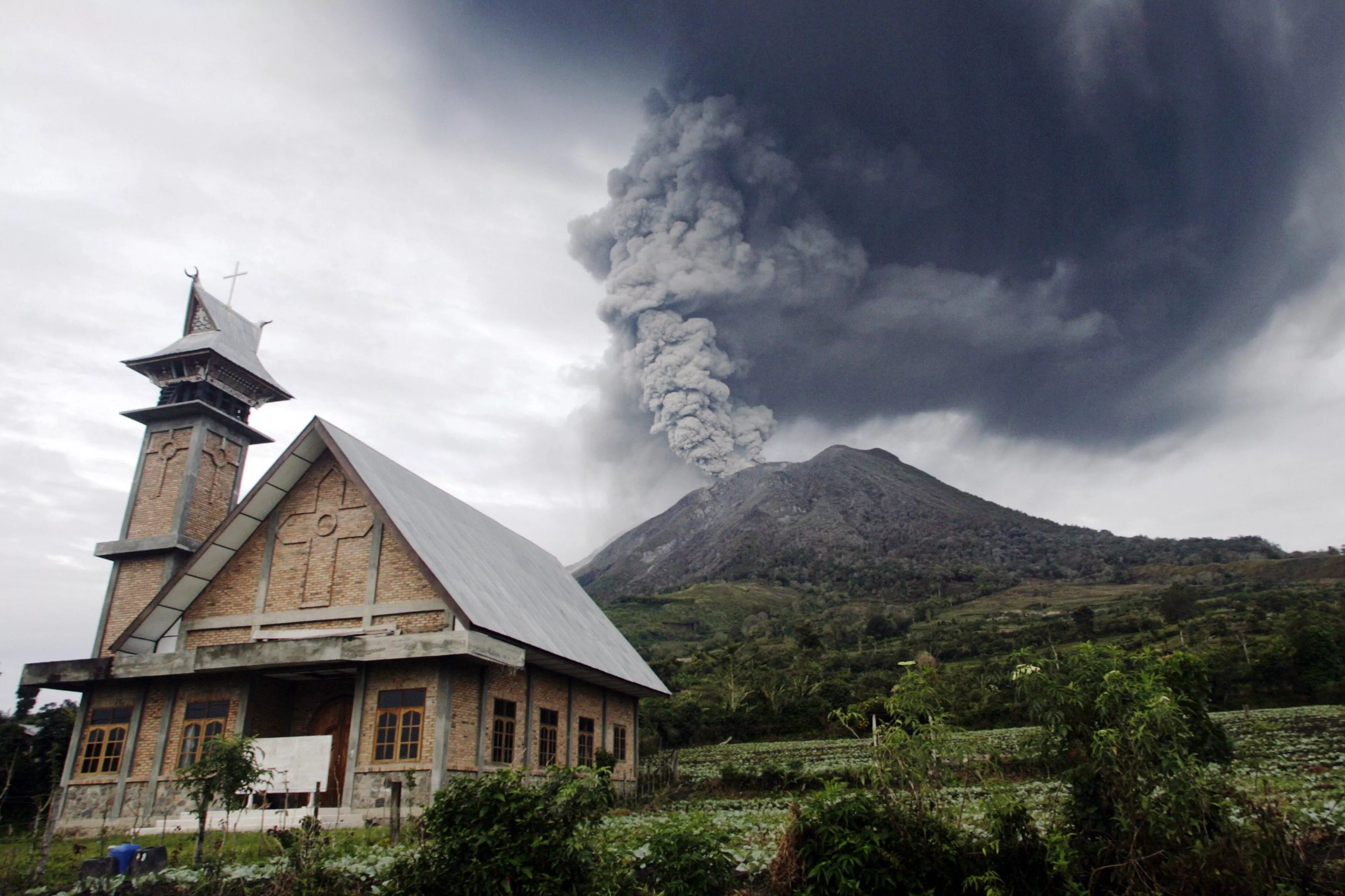 a volcano in indonesia spews smoke as seen august 30 2010 photo reuters file a volcano in indonesia spews smoke as seen august 30 2010 photo reuters file