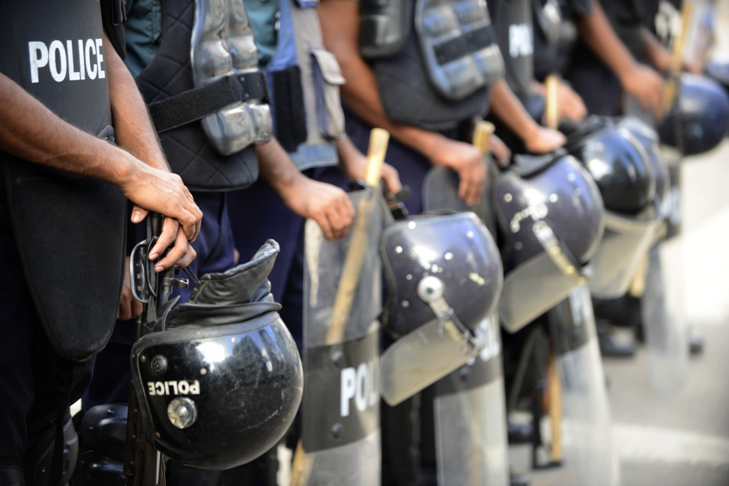 bangladeshi police stand guard during a nationwide strike called by the political party bangladesh jumaat e islami in dhaka on august 13 2013 photo afp munir uz zaman