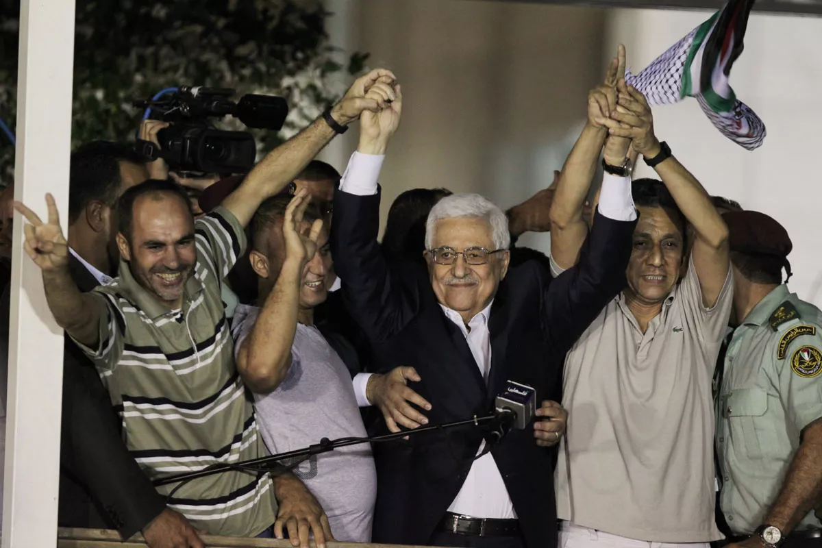 palestinian president mahmoud abbas holds hands with released palestinian prisoners at his headquarters in the west bank city of ramallah august 14 2013 photo afp palestinian president mahmoud abbas holds hands with released palestinian prisoners at his headquarters in the west bank city of ramallah august 14 2013 photo afp