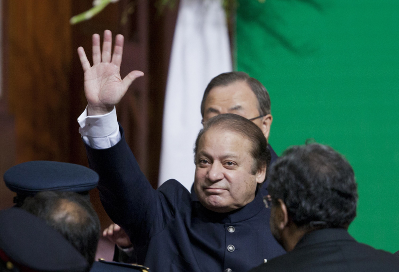 prime minister nawaz sharif waves to the crowd as he leaves after attending a flag raising ceremony to mark the country 039 s 67th independence day in islamabad august 14 2013 photo reuters