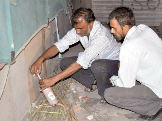 two bomb disposal squad personnel defuse the petrol bomb at the hyder chowk photo express two bomb disposal squad personnel defuse the petrol bomb at the hyder chowk photo express