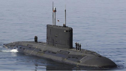 india works to salvage stricken submarine recover bodies