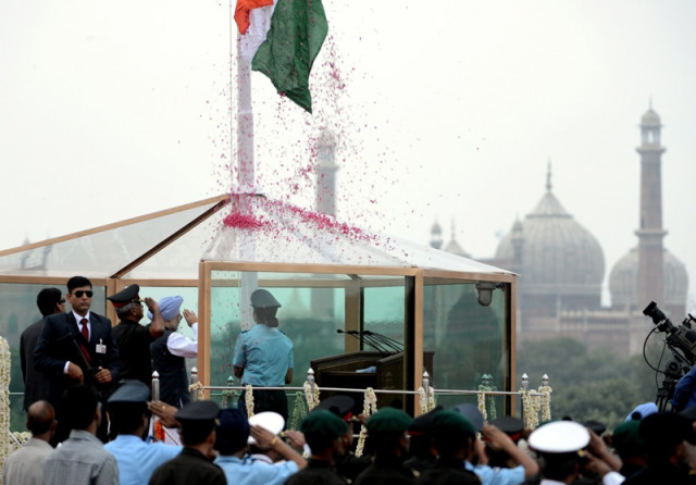 indian prime minister manmohan singh background 2nd r in blue turban salutes from a bulletproof glass enclosure on the ramparts of the red fort in new delhi on august 15 2013 on india 039 s 67th independence day photo afp indian prime minister manmohan singh background 2nd r in blue turban salutes from a bulletproof glass enclosure on the ramparts of the red fort in new delhi on august 15 2013 on india 039 s 67th independence day photo afp