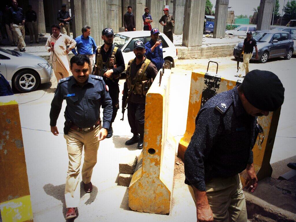 a view of police officers reaching the express news office photo jahanzaib haque