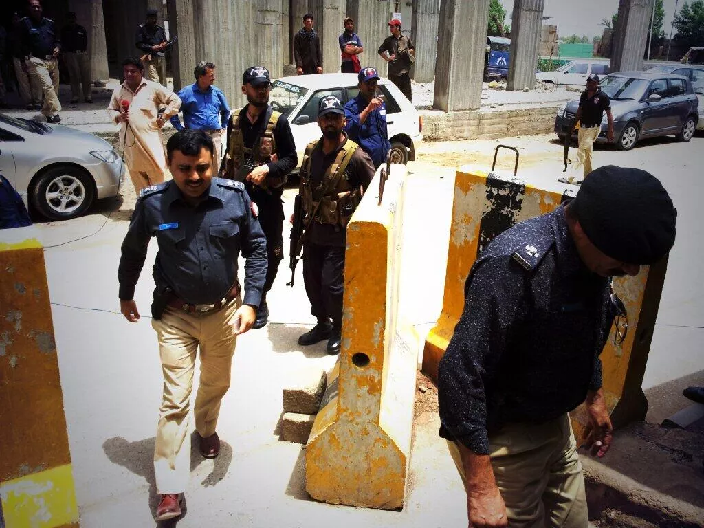 a view of police officers reaching the express news office photo jahanzaib haque a view of police officers reaching the express news office photo jahanzaib haque