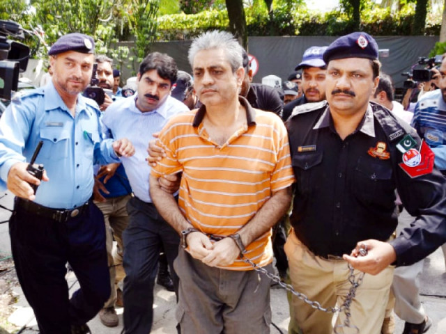 file photo of security officials escorting tauqeer sadiq to the accountability court photo inp file file photo of security officials escorting tauqeer sadiq to the accountability court photo inp file