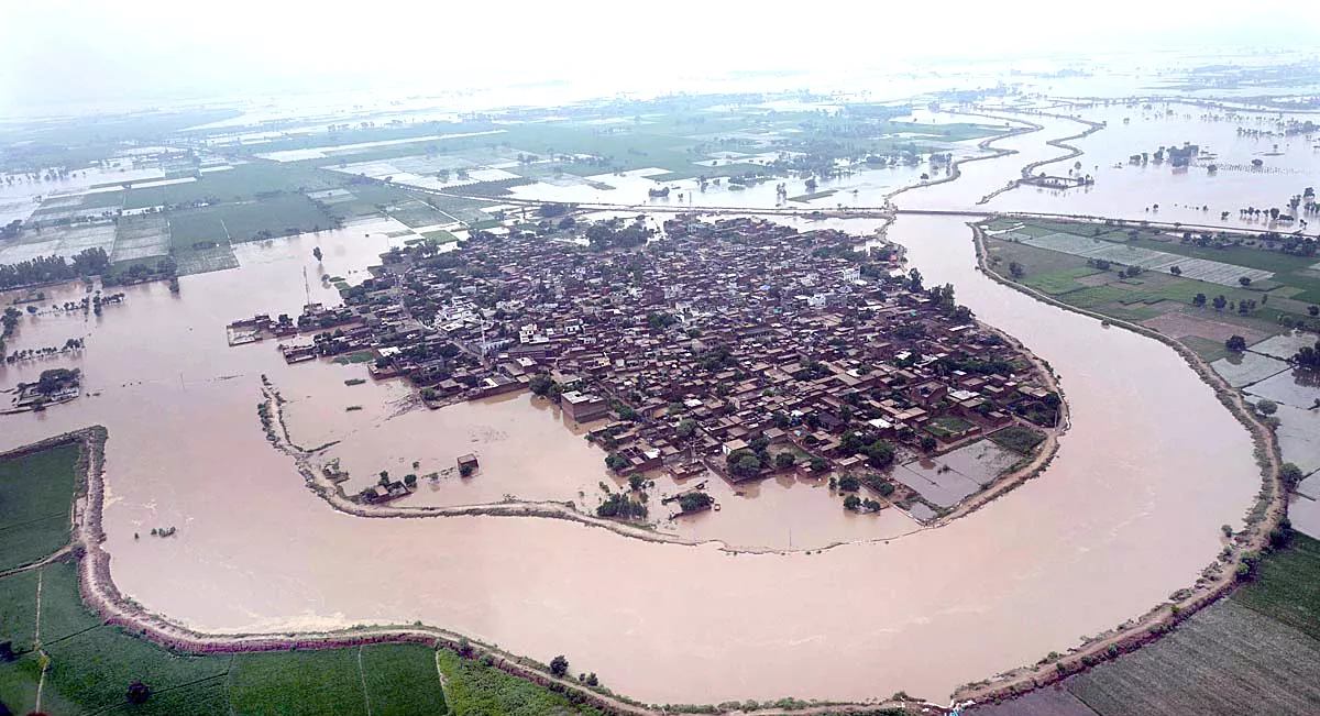 an aerial view of the flood hit area of boddomali in sialkot photo app an aerial view of the flood hit area of boddomali in sialkot photo app