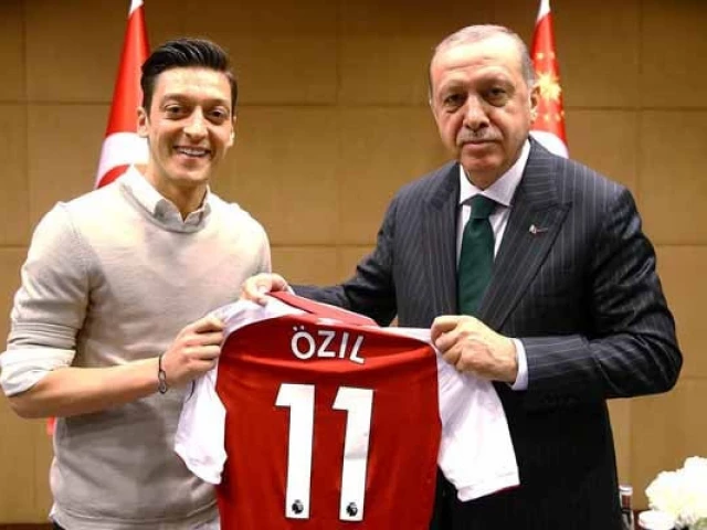turkish president tayyip erdogan meets arsenal s soccer player mesut ozil in london britain may 13 2018 photo reuters turkish president tayyip erdogan meets arsenal s soccer player mesut ozil in london britain may 13 2018 photo reuters