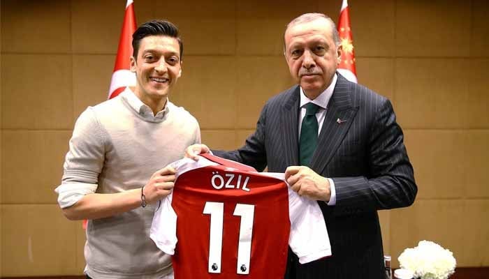 turkish president tayyip erdogan meets arsenal s soccer player mesut ozil in london britain may 13 2018 photo reuters