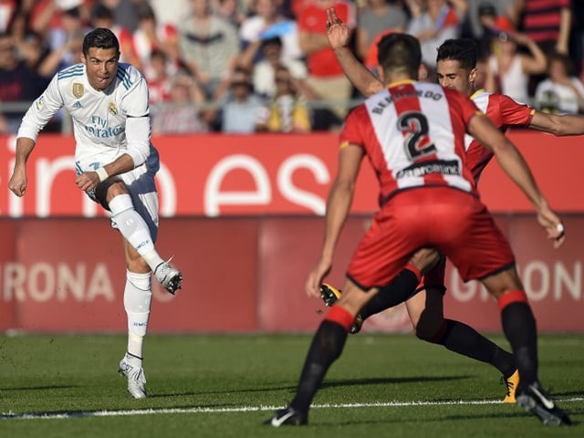 real madrid s portuguese forward cristiano ronaldo l vies with girona s spanish defender juan pedro ramirez during the spanish league football match girona fc vs real madrid cf at the municipal de montilivi stadium in girona on october 29 2017 photo afp real madrid s portuguese forward cristiano ronaldo l vies with girona s spanish defender juan pedro ramirez during the spanish league football match girona fc vs real madrid cf at the municipal de montilivi stadium in girona on october 29 2017 photo afp