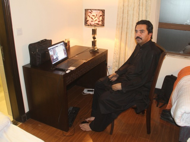 ansar abbas uses his computer with his feet after losing his arms in a tragic suicide attack photo shiraz hassan ansar abbas uses his computer with his feet after losing his arms in a tragic suicide attack photo shiraz hassan