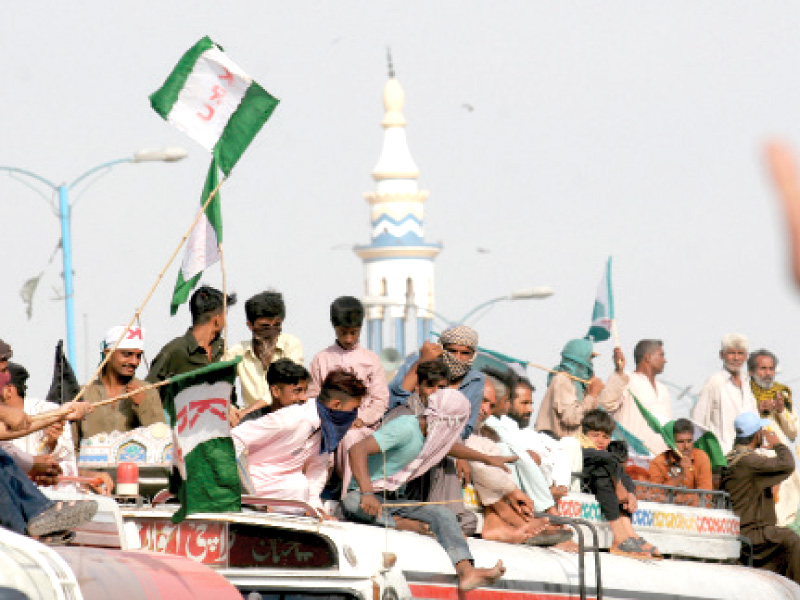 displaced families of lyari returned to the city on sunday after moving to parts of badin and thatta in july photo athar khan express