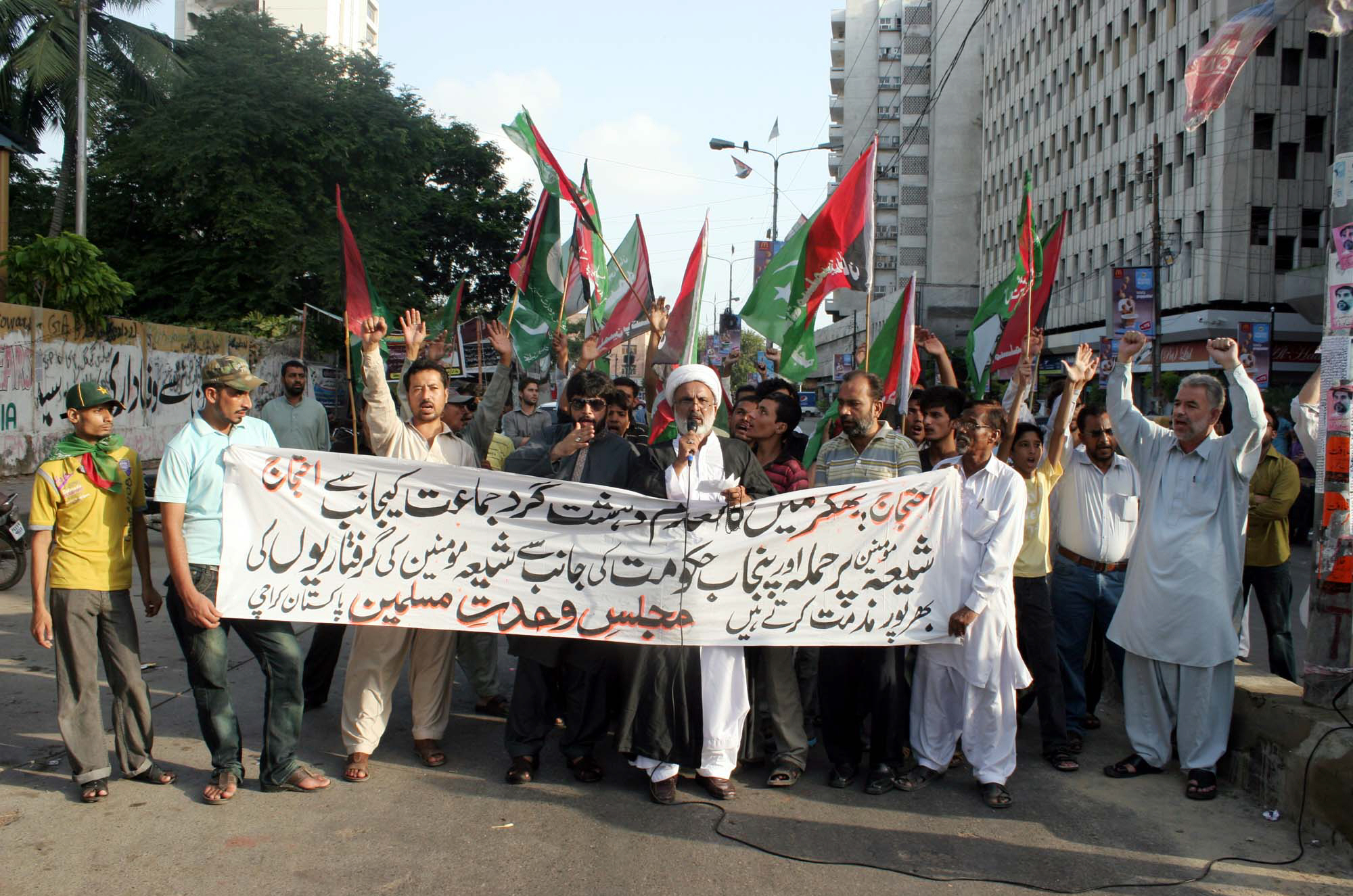 activists shout slogans against sectarian clashes in bhakkar outside karachi press club photo ppi