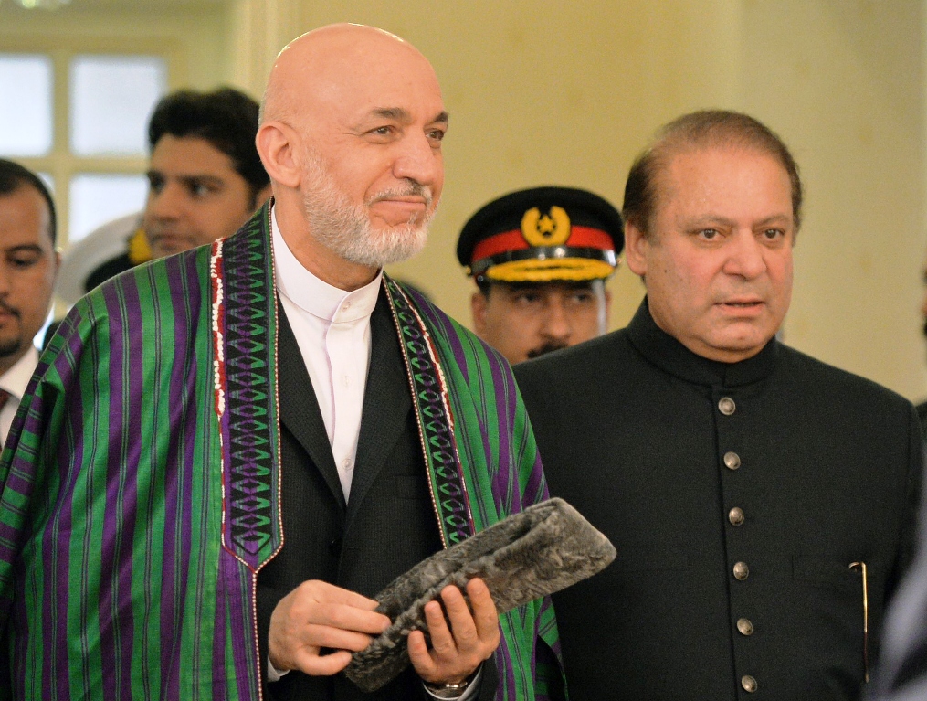 visiting afghan president hamid karzai is flanked by prime minister nawaz sharif upon his arrival at the prime minister 039 s house in islamabad on august 26 2013 photo afp