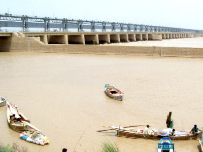 helping hand government must do more for flood victims