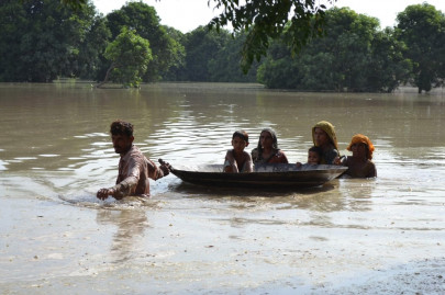 monsoon 2013 flood washes away dykes settlements