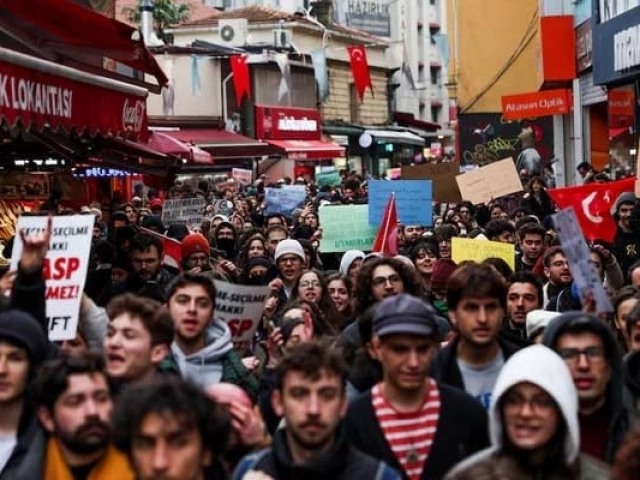 university students take part in a protest against the detention of istanbul mayor ekrem imamoglu in istanbul turkey march 20 2025 photo reuters university students take part in a protest against the detention of istanbul mayor ekrem imamoglu in istanbul turkey march 20 2025 photo reuters