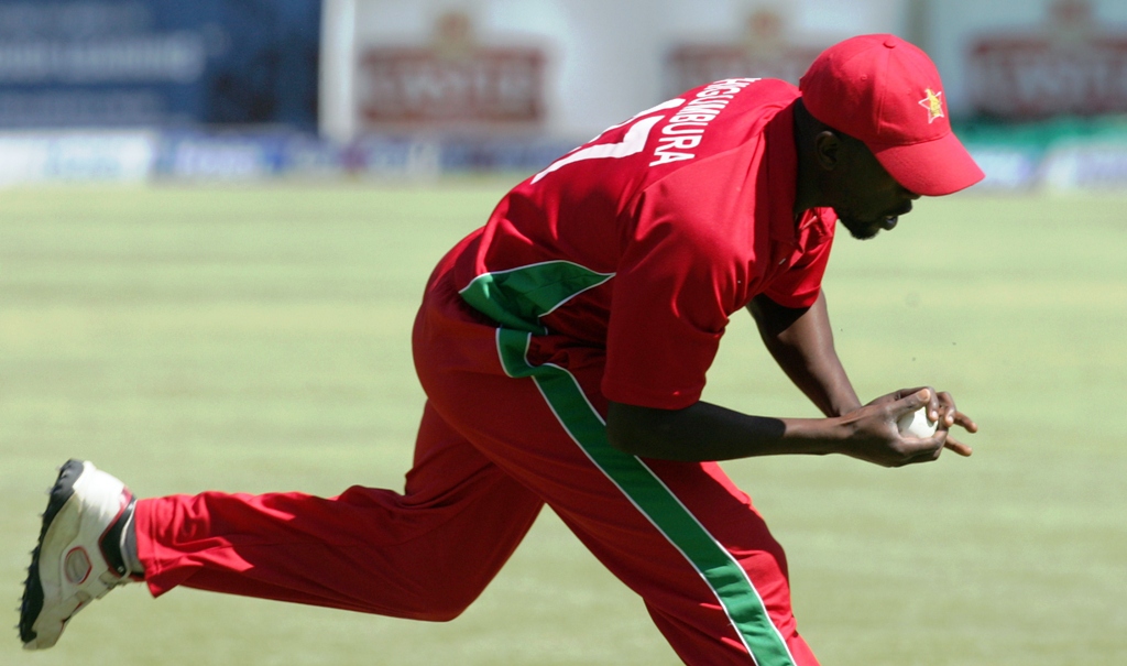 zimbabwe 039 s fielder elton chigumbura takes a catch in the deep during the second and final twenty20 international between zimbabwe and pakistan at the harare sports club on august 23 2013 photo afp