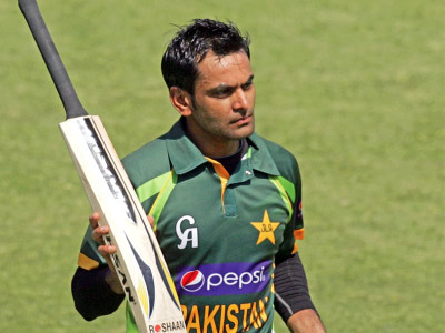 zimbabwe tour hafeez steers pakistan to 90 run win