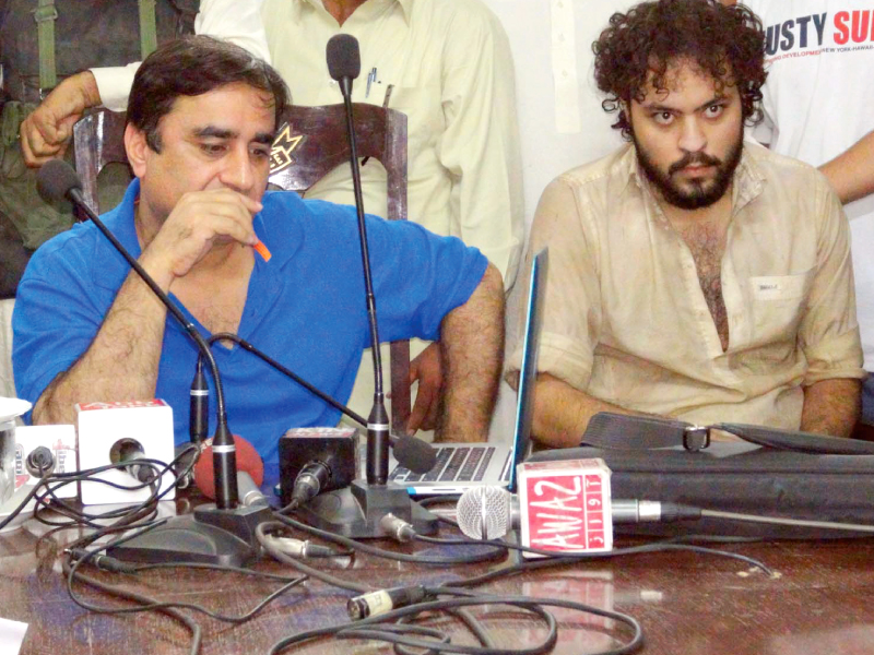 ssp hyderabad fida hussain mastoi flanked by palestinian student muhammad jameel speaking at a news conference on saturday photo ppi